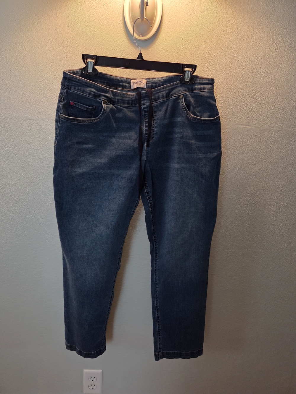 Women's Ankle-Length Jeans in Medium Blue - Stretch Cropped Fit